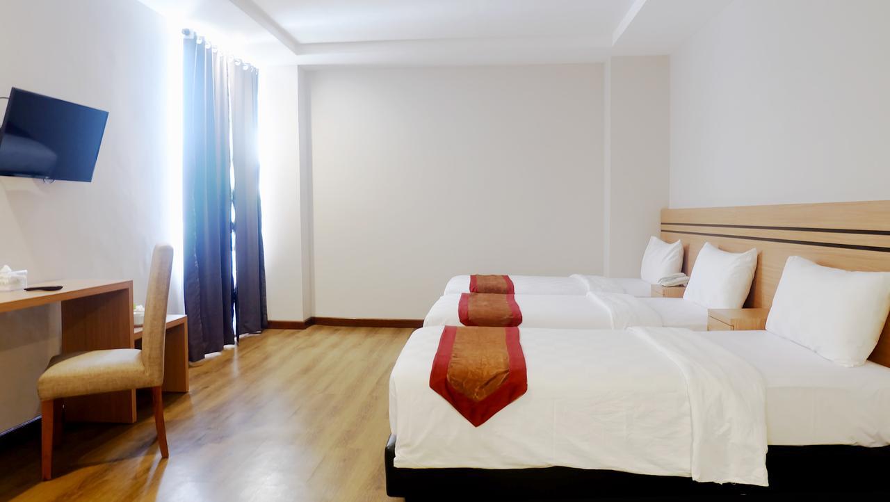Syariah Radho Hotel Sengkaling Маланг Екстериор снимка