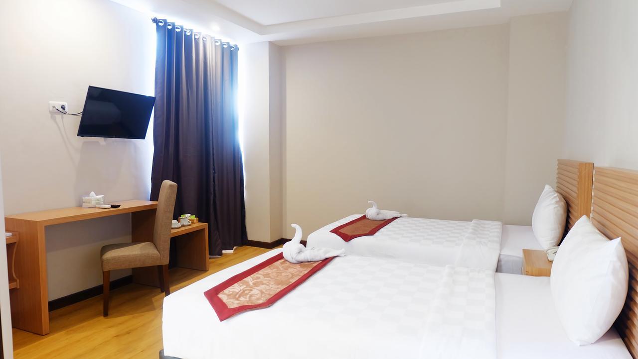 Syariah Radho Hotel Sengkaling Маланг Екстериор снимка