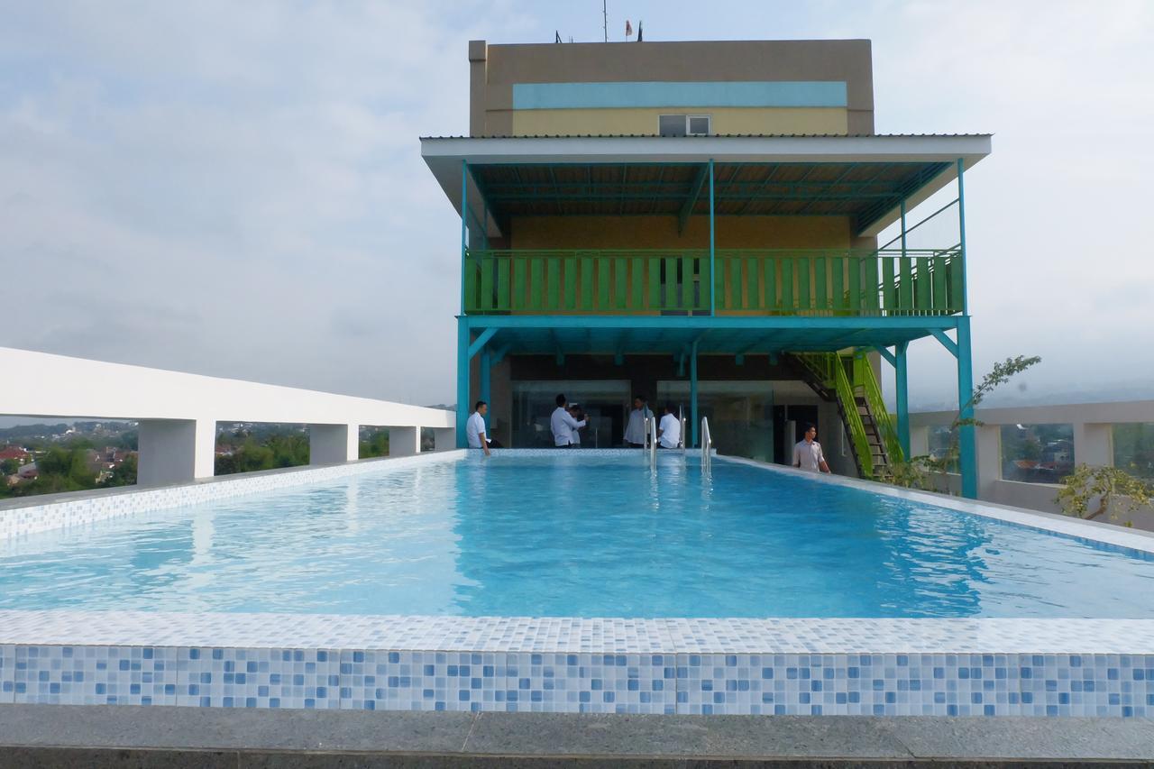 Syariah Radho Hotel Sengkaling Маланг Екстериор снимка